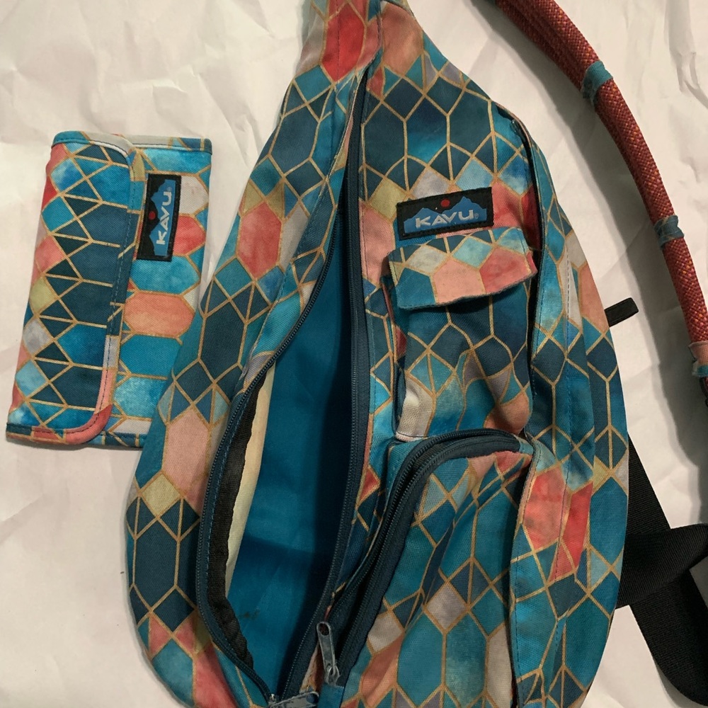 Kavu billfold—EUC, matching bad sold separately or bundled
